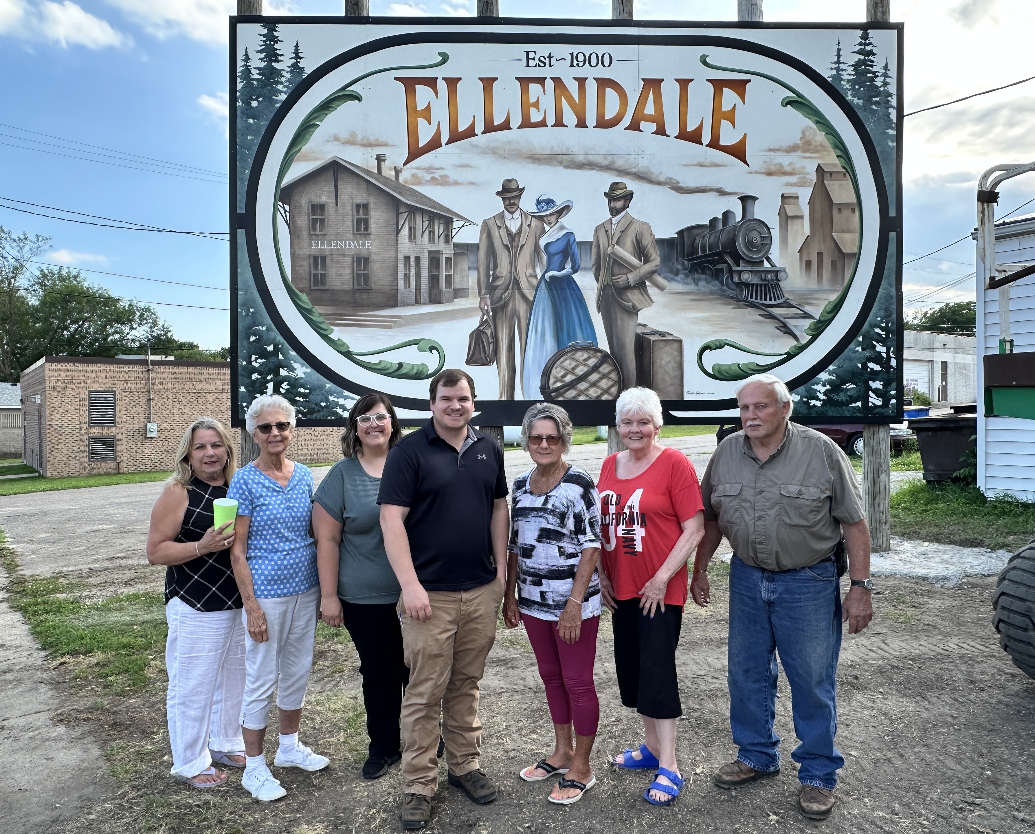 ellendale, mural, matthew bartsch, gwen reiss, barbara mrotz, jackie froman