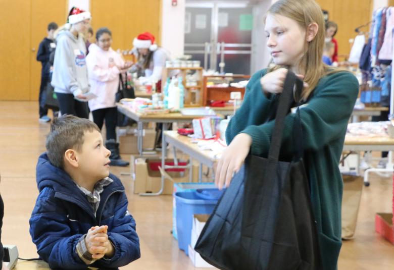 Kids flock to 4-H Shop with Santa event